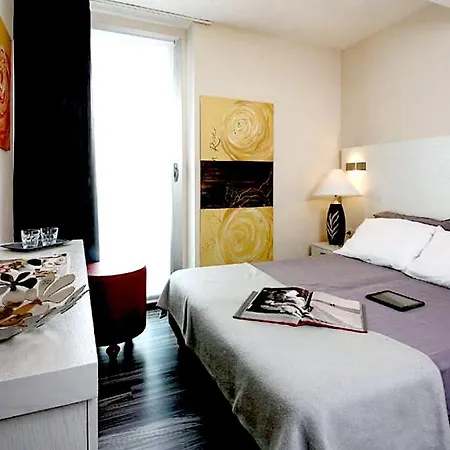 Szálloda Vittoriale Boutique Di Garda